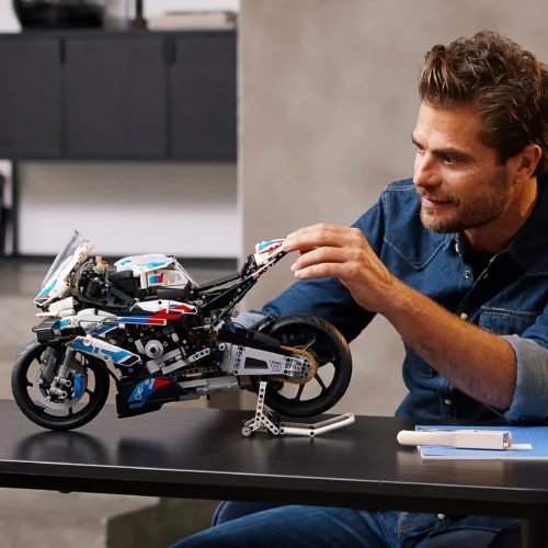 LEGO® BMW M 1000 RR - Image 3