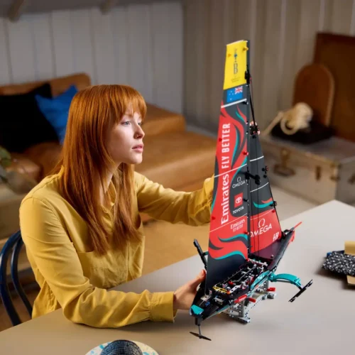 LEGO® Emirates Team New Zealand AC75 Yacht - Image 4