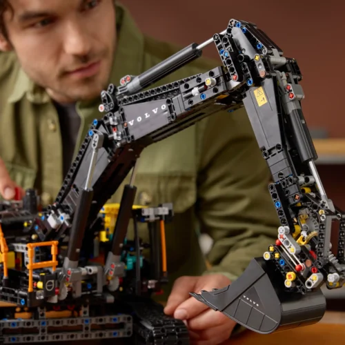 LEGO® Volvo EC500 Hybrid Excavator - Image 4