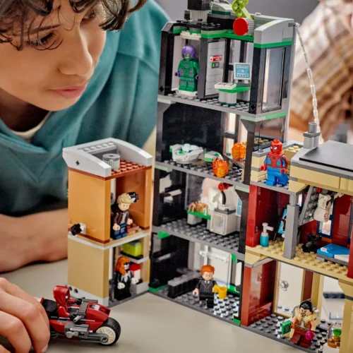 LEGO® | Marvel Spider-Man vs. Oscorp - Image 3